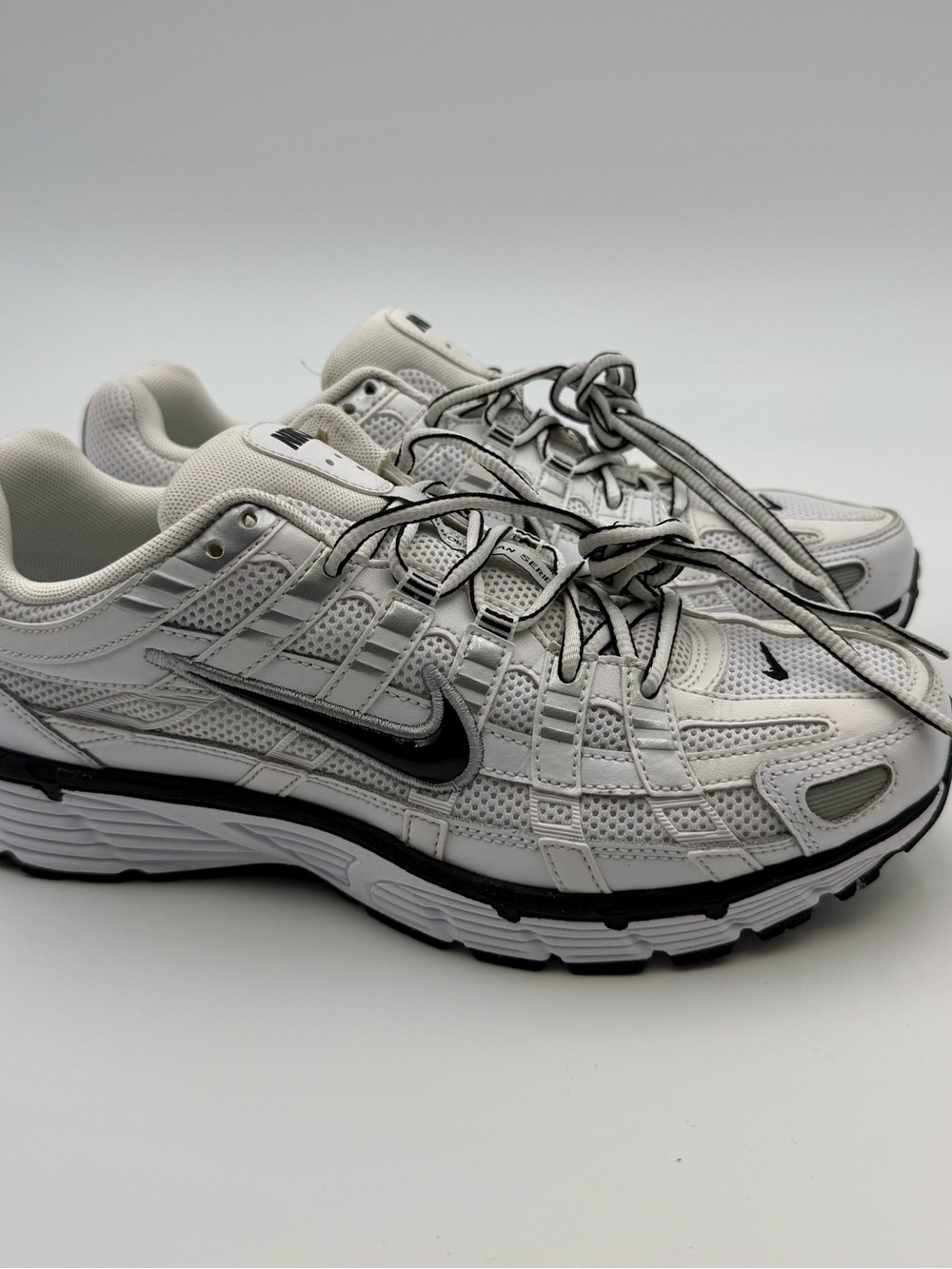 Nike P-6000 Mens Size 8 US White Metallic Silver Black Sneakers CD6404-107
